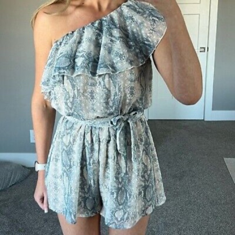 One shoulder boutique dress